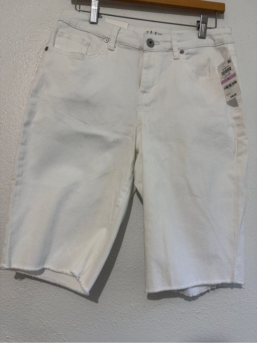 Style & Co. Women’s White Denim Bermuda Shorts. Sz 6. 98% cotton. Sz 6. NWT.